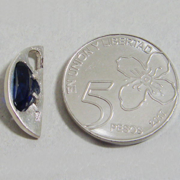 (p1226)Silver pendant with faceted blue stone.